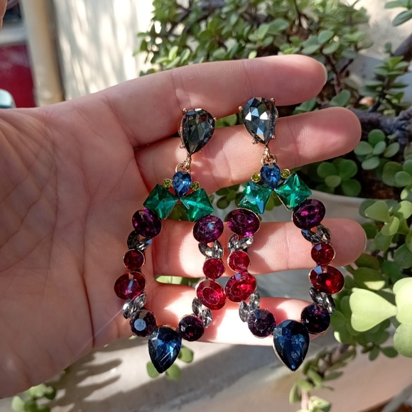 ✨NEW CRYSTAL EARRINGS COLLECTION✨ Matte Blue and Green Earrings - Picture 7 of 13